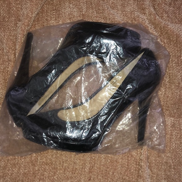 Colin Stuart Patent Leather & Suede Heels - Picture 7 of 7